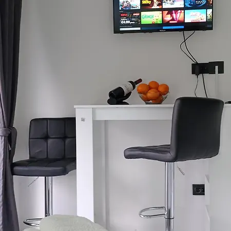 Garfield Family 1 Apartment