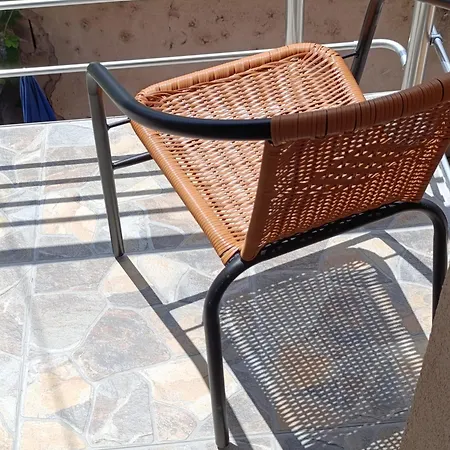 Garfield Family 1 Apartment