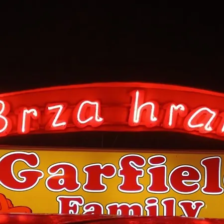 Garfield Family 1 Apartment