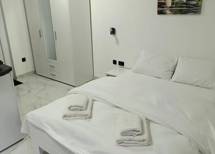 アパート Garfield Family 1 *