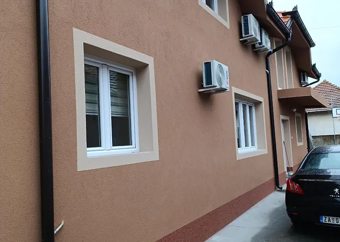 Garfield Family 1 アパート